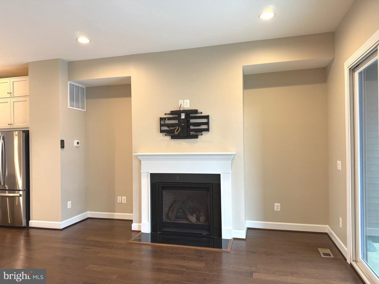 20396 Roslindale Dr - Photo 7 of 35