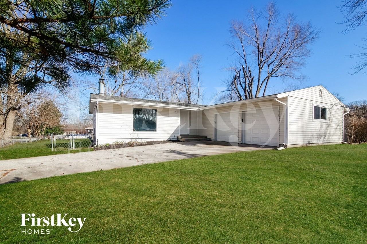 703 Hamblen Rd - Photo 2 of 15