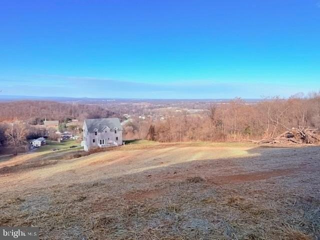 1370 Elm St - Photo 2 of 35