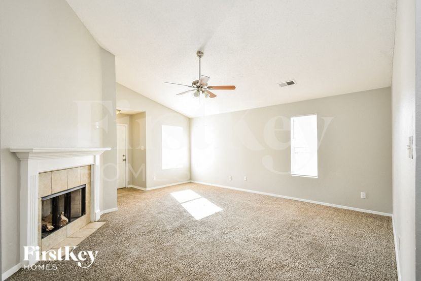 4820 Royal Run Dr - Photo 5 of 16