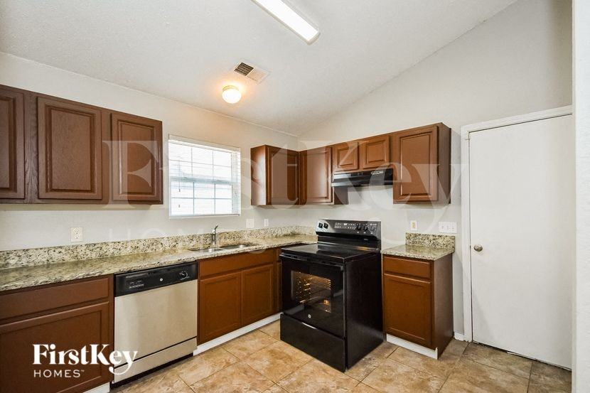 4820 Royal Run Dr - Photo 7 of 16