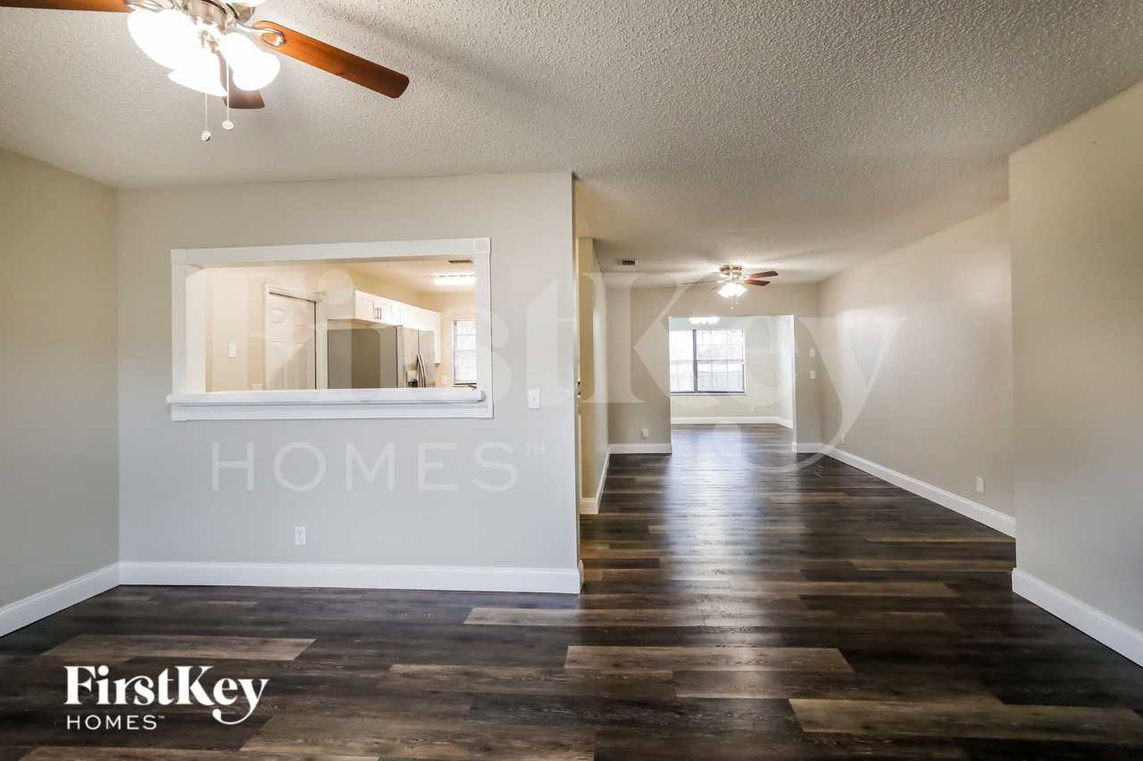 4555 Palm Ridge Blvd - Photo 3 of 16