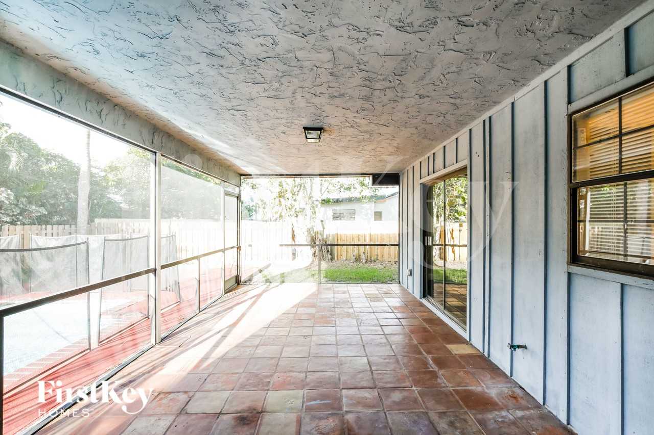 4555 Palm Ridge Blvd - Photo 7 of 16