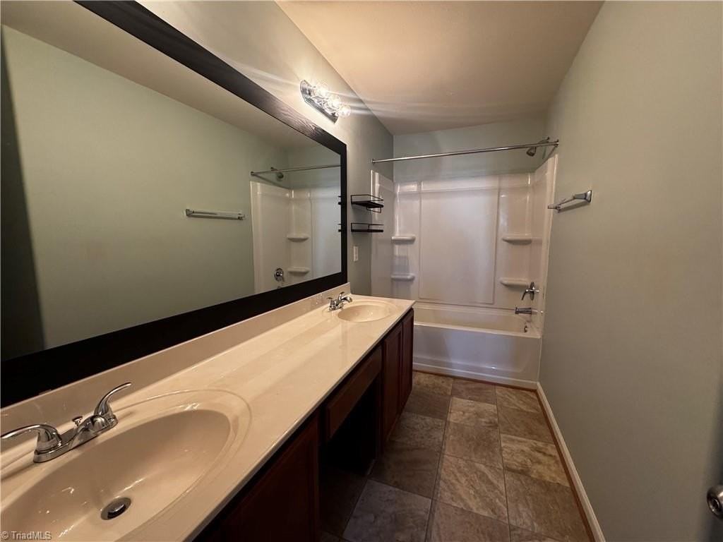 3921 Village Park Ct - Photo 6 of 10