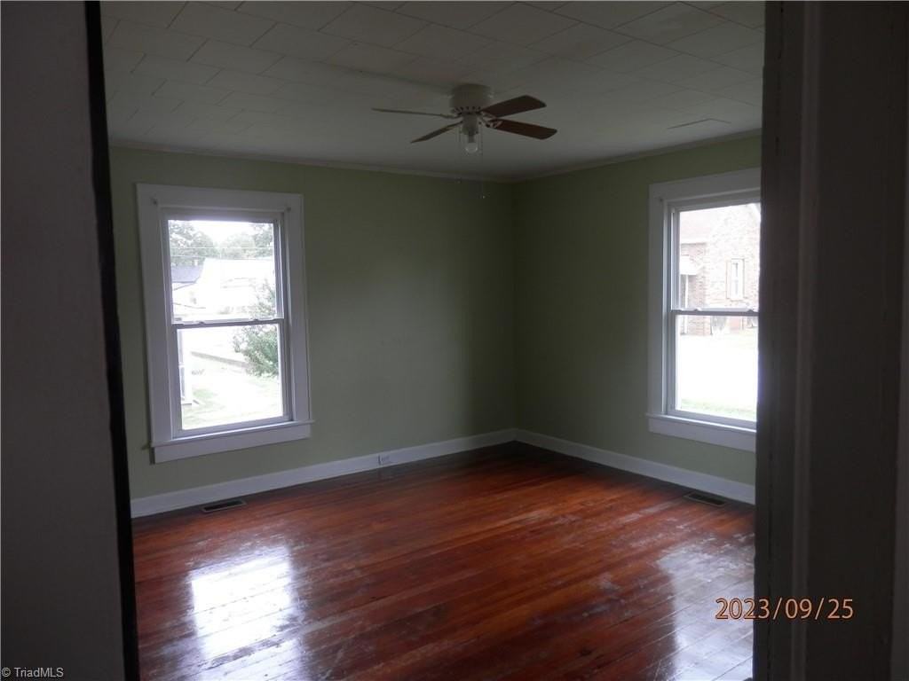 172 Davie St - Photo 3 of 13