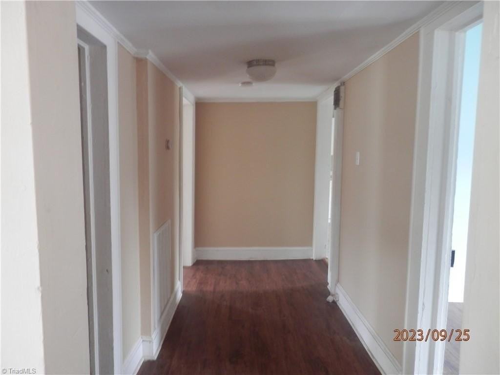 172 Davie St - Photo 4 of 13