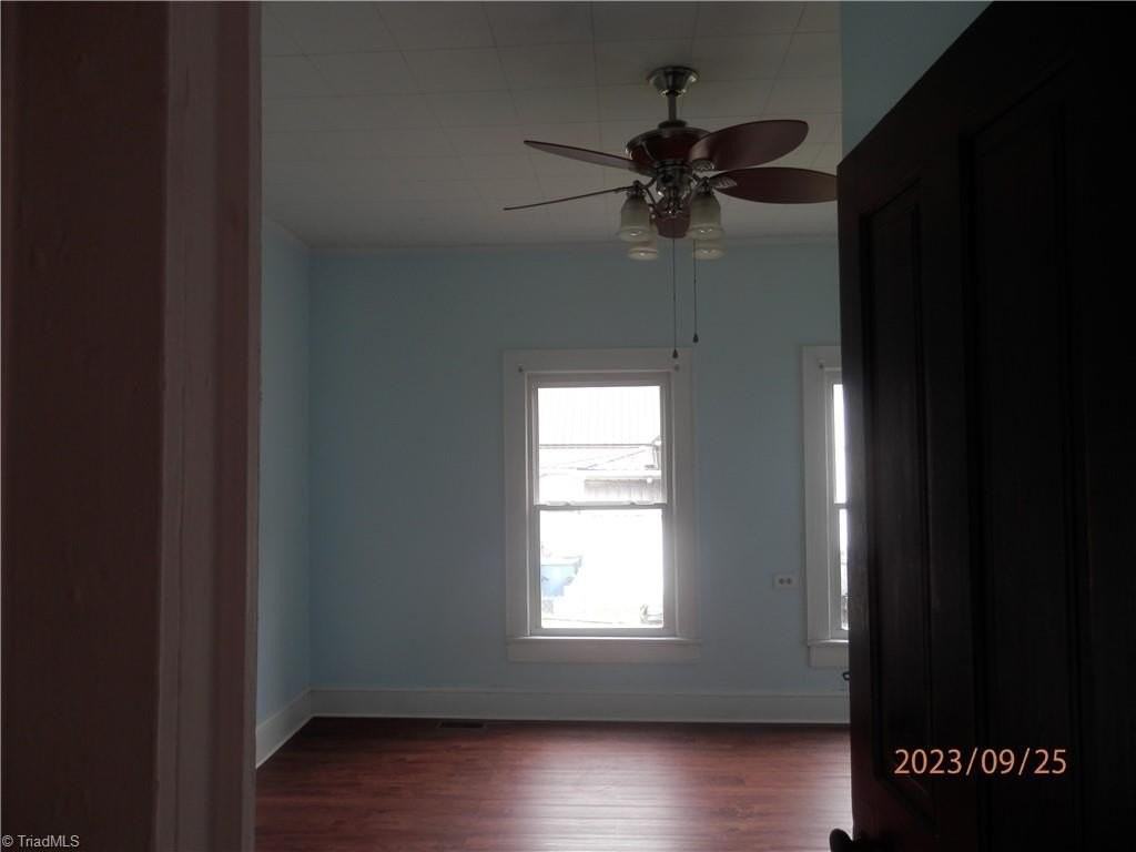 172 Davie St - Photo 7 of 13