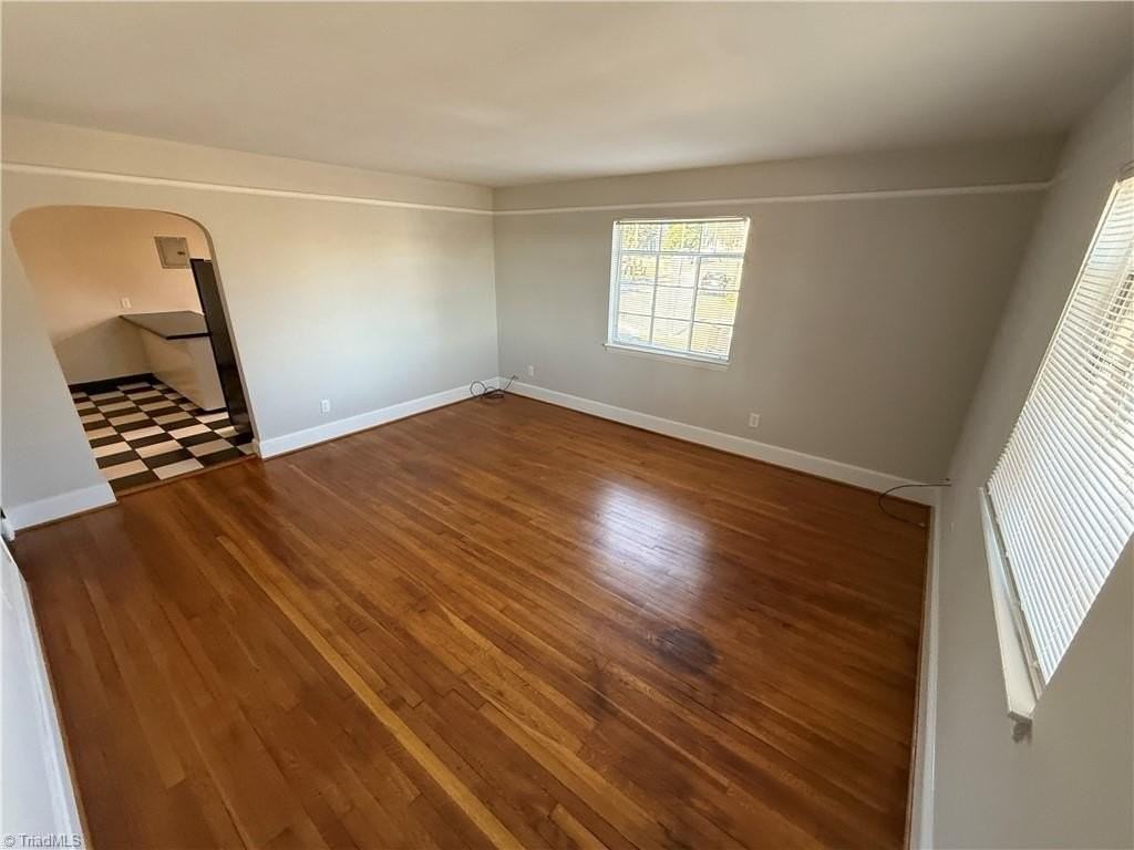 711 W 1st St #B - Photo 3 of 11