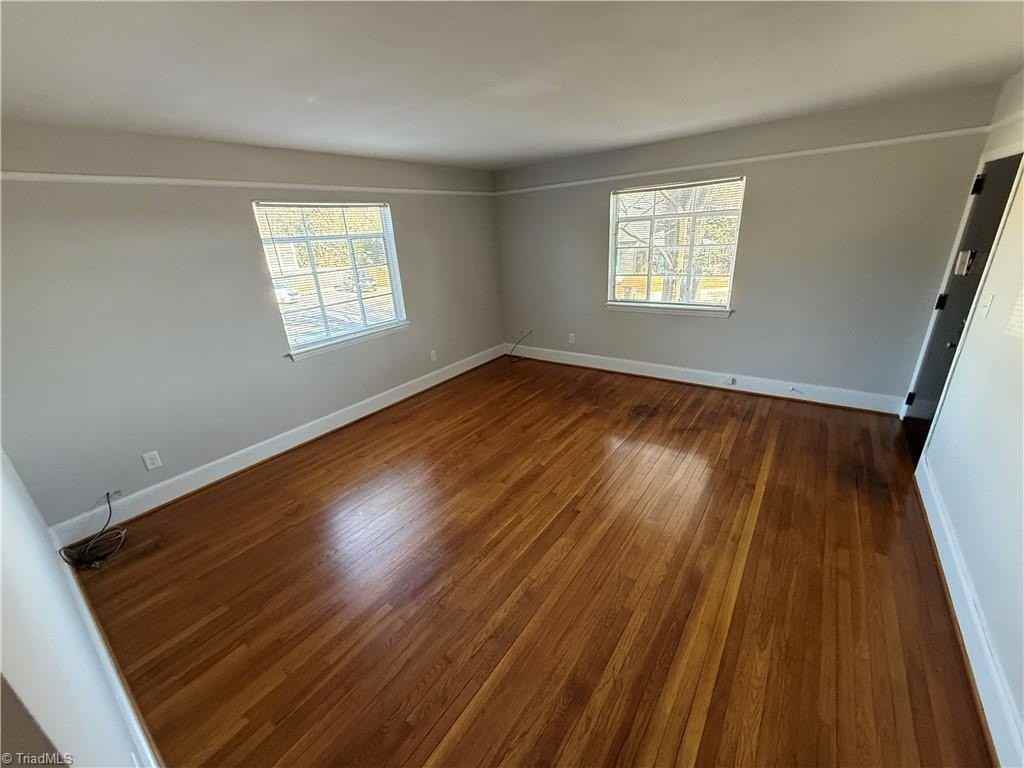 711 W 1st St #B - Photo 4 of 11