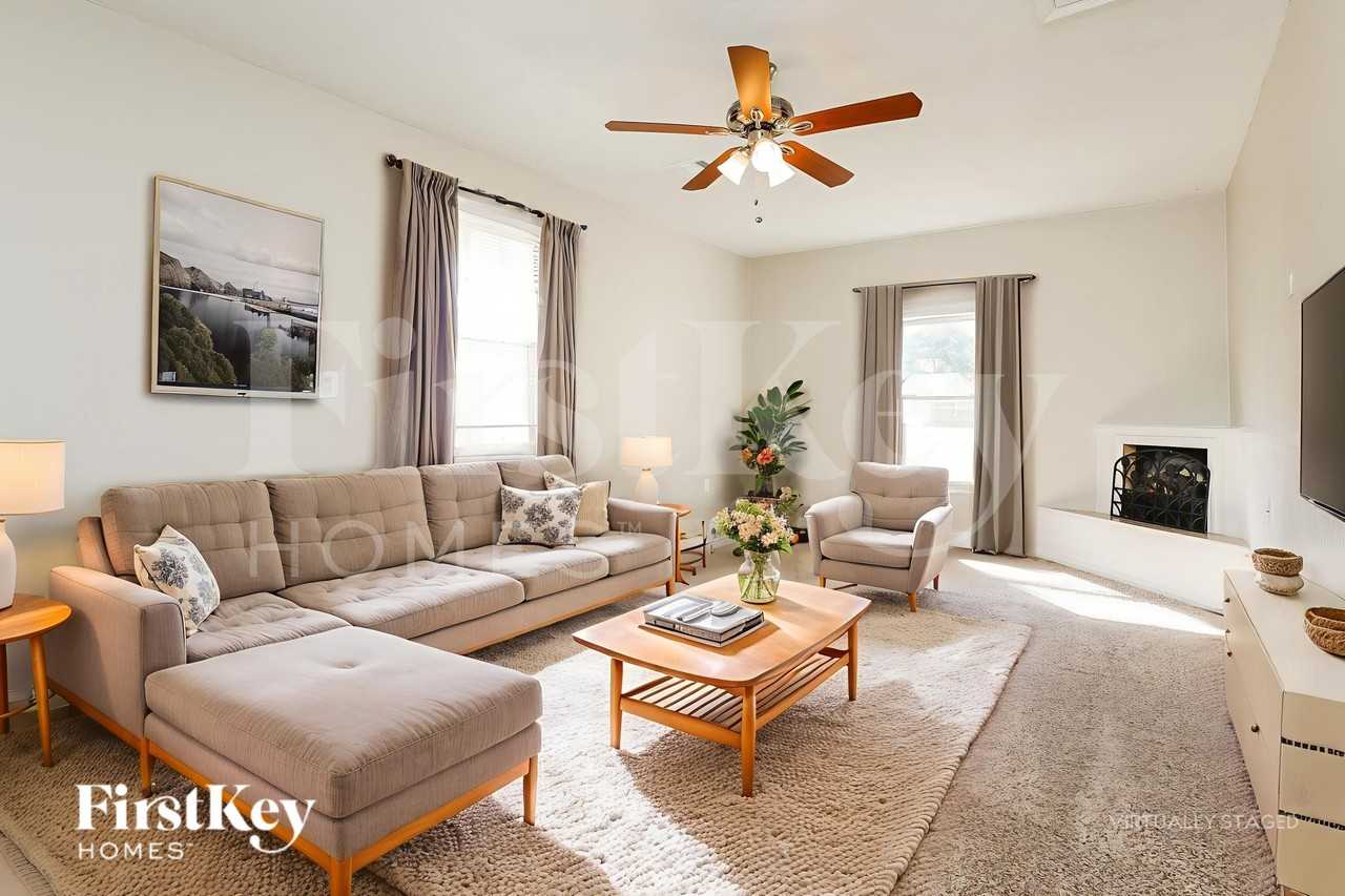 303 Longstreet St - Photo 4 of 19