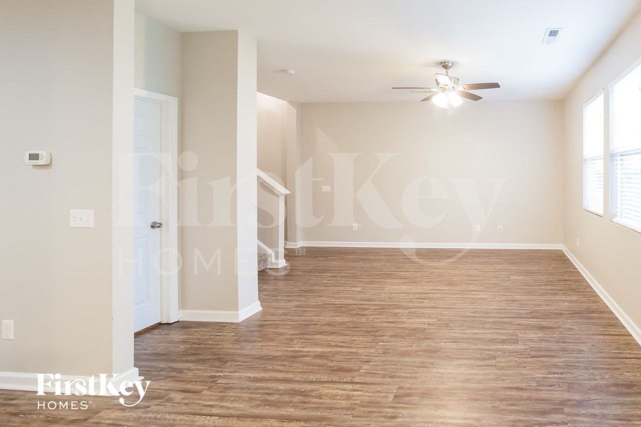 283 Cameron St - Photo 2 of 15