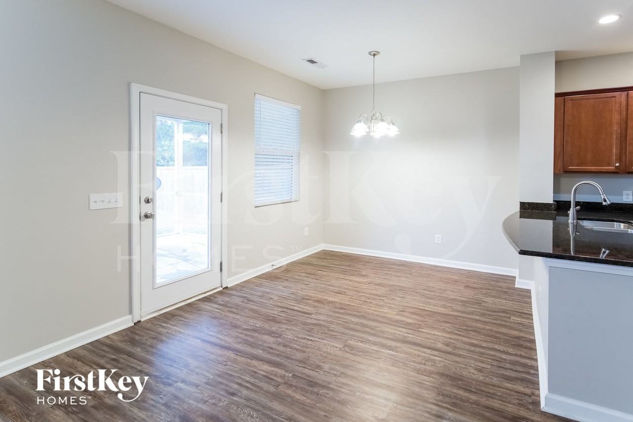 283 Cameron St - Photo 3 of 15