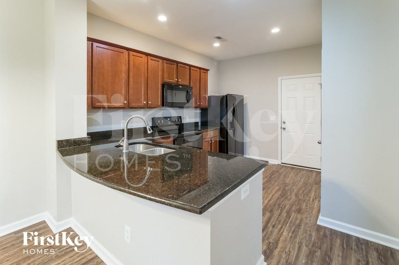 283 Cameron St - Photo 5 of 15