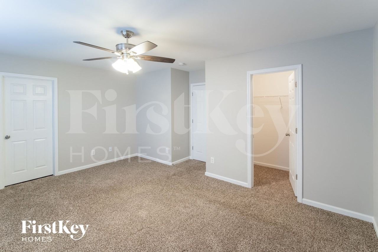 283 Cameron St - Photo 7 of 15