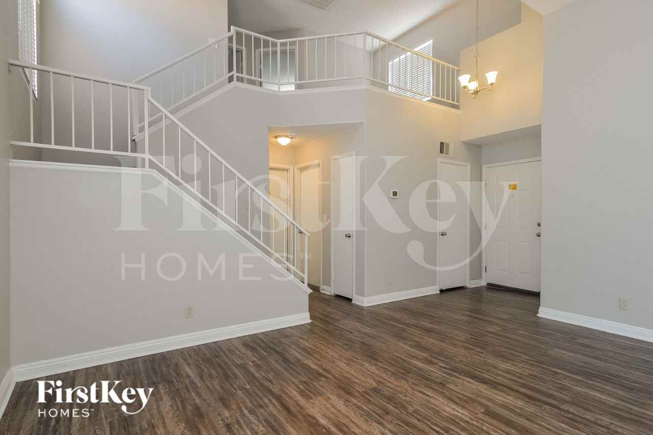 267 Spring Hills Ln - Photo 3 of 16