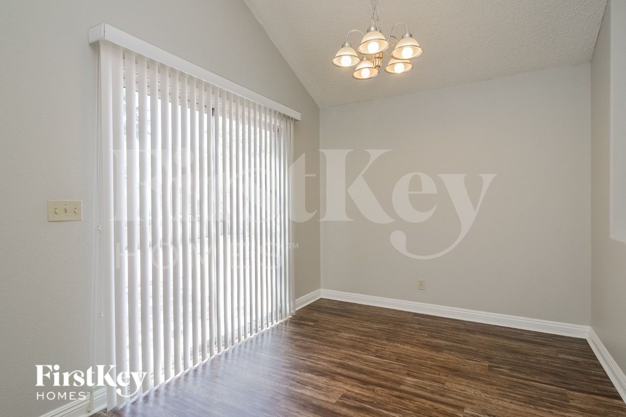 267 Spring Hills Ln - Photo 5 of 16