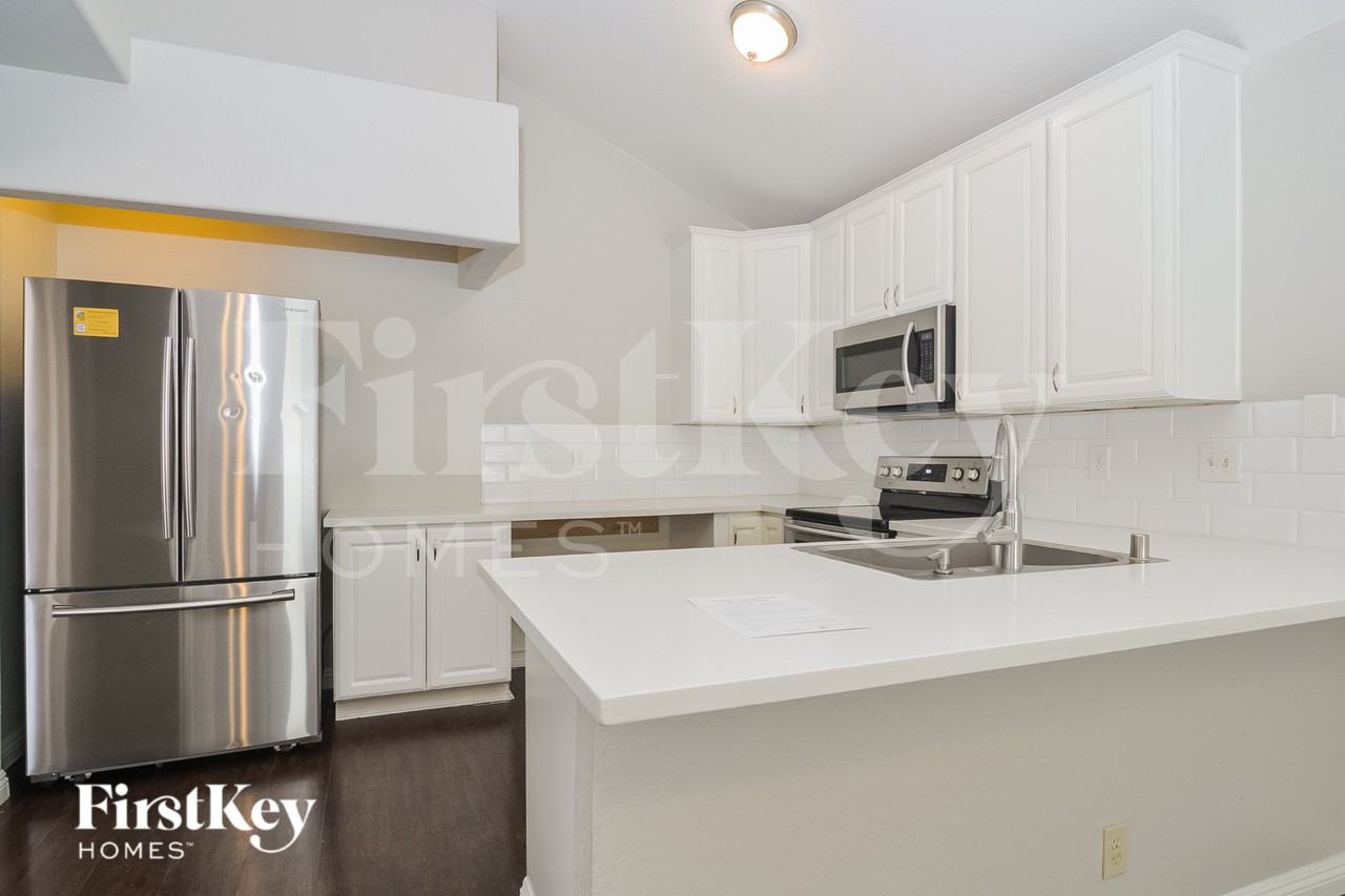 267 Spring Hills Ln - Photo 7 of 16