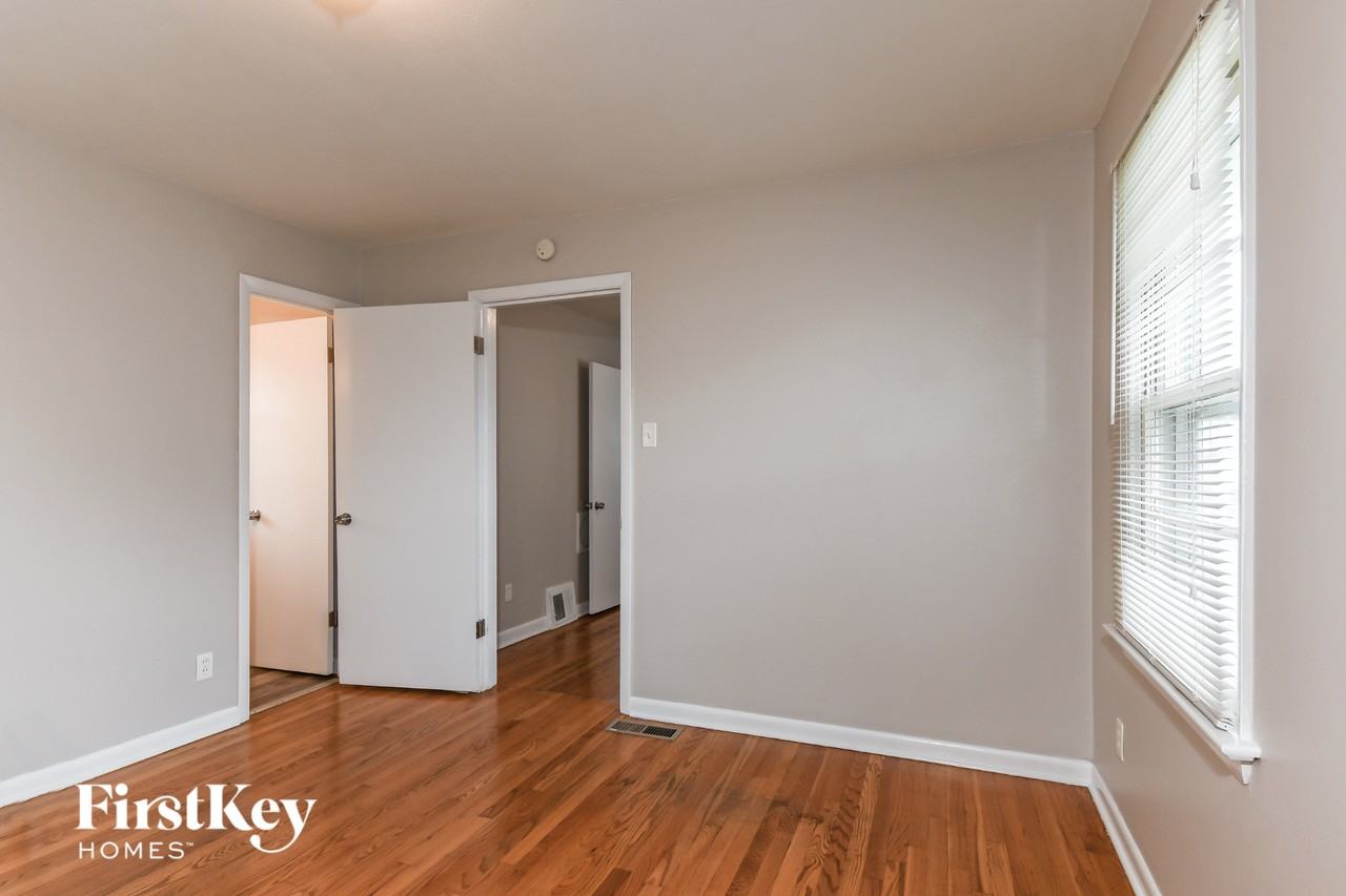 240 Maple Dr - Photo 7 of 15