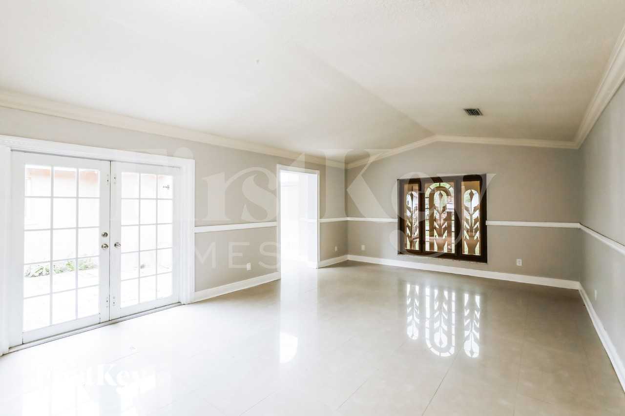 17023 Swplace - Photo 2 of 19