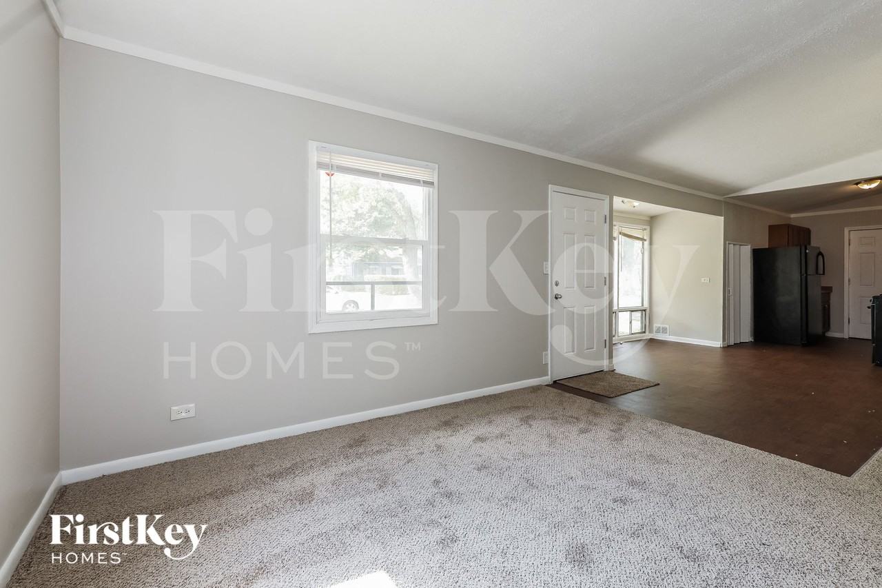 16759 Artesian Ave - Photo 3 of 15