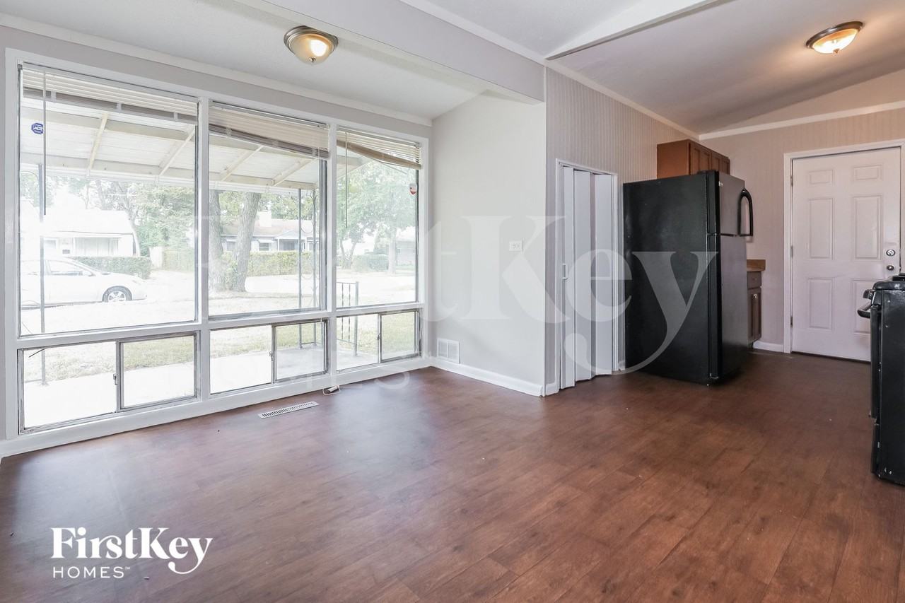 16759 Artesian Ave - Photo 4 of 15