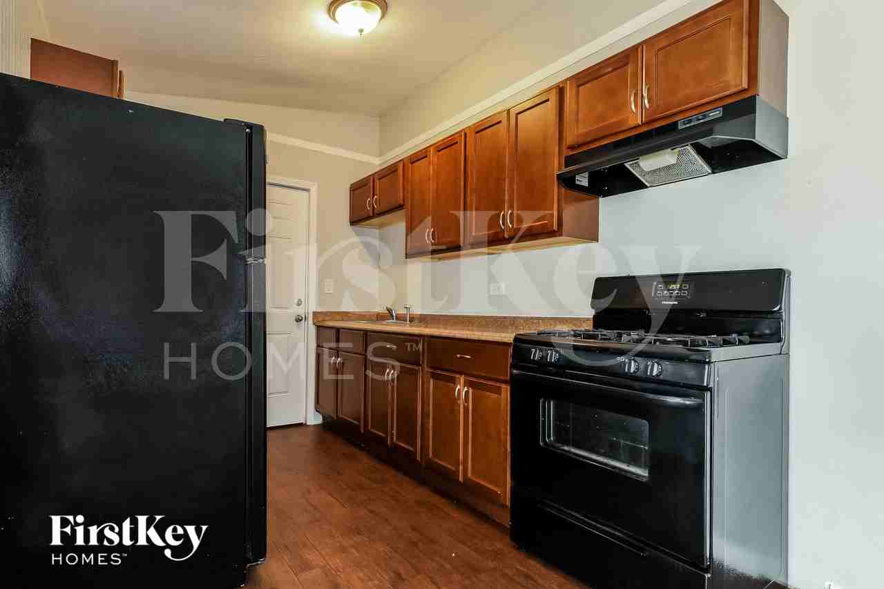 16759 Artesian Ave - Photo 5 of 15