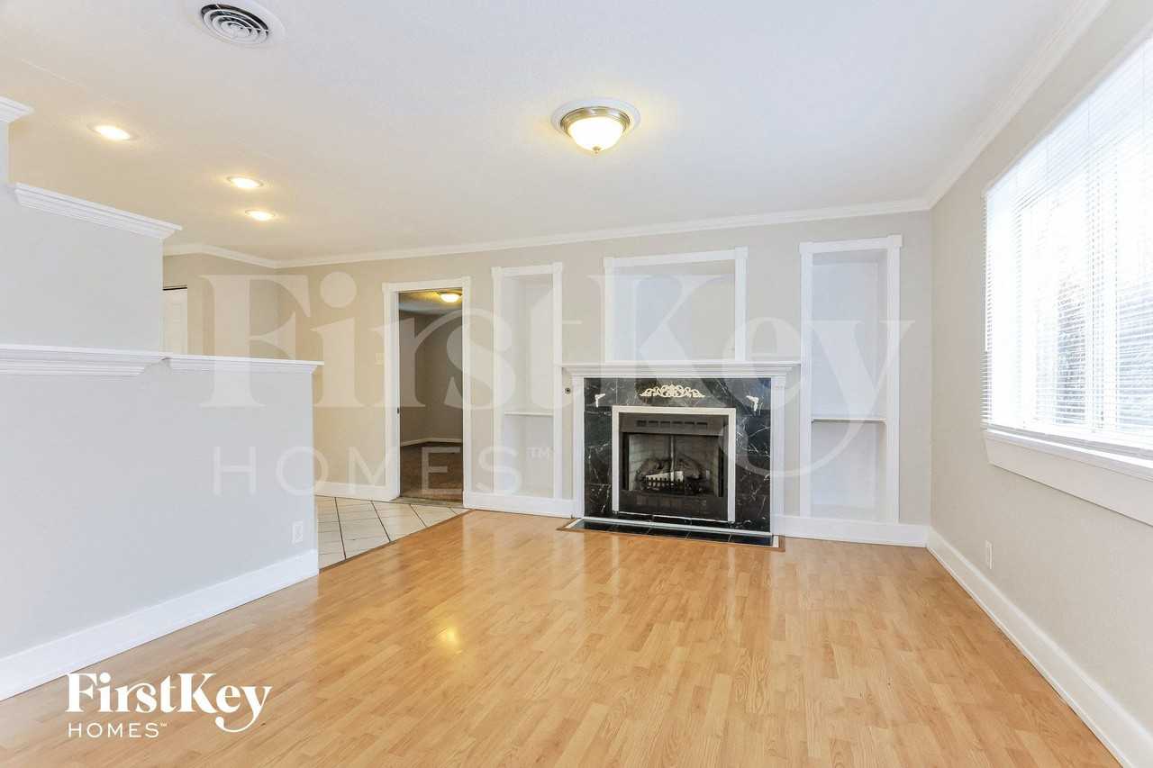 1412 Vero Dr - Photo 3 of 15