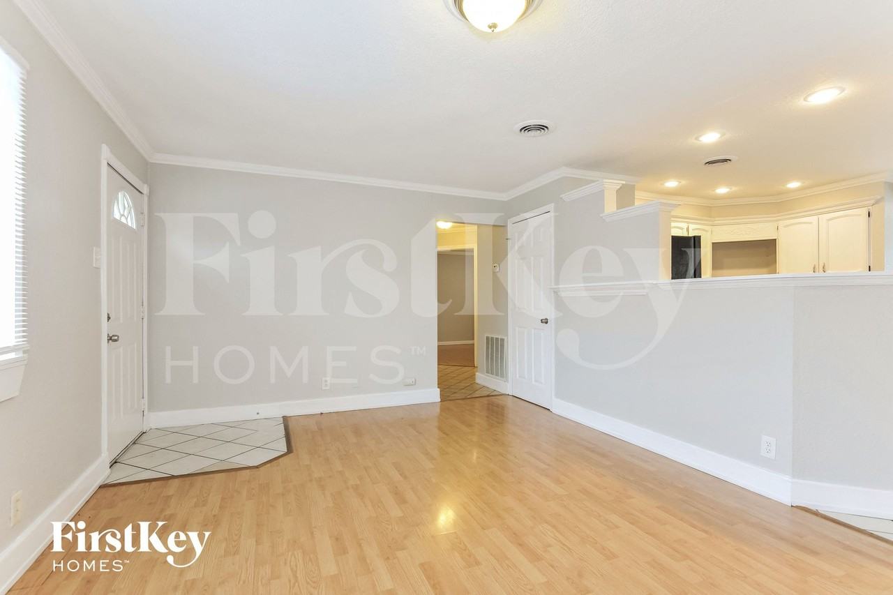 1412 Vero Dr - Photo 4 of 15