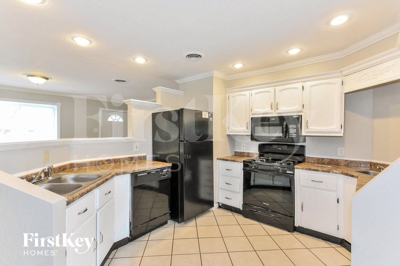 1412 Vero Dr - Photo 6 of 15