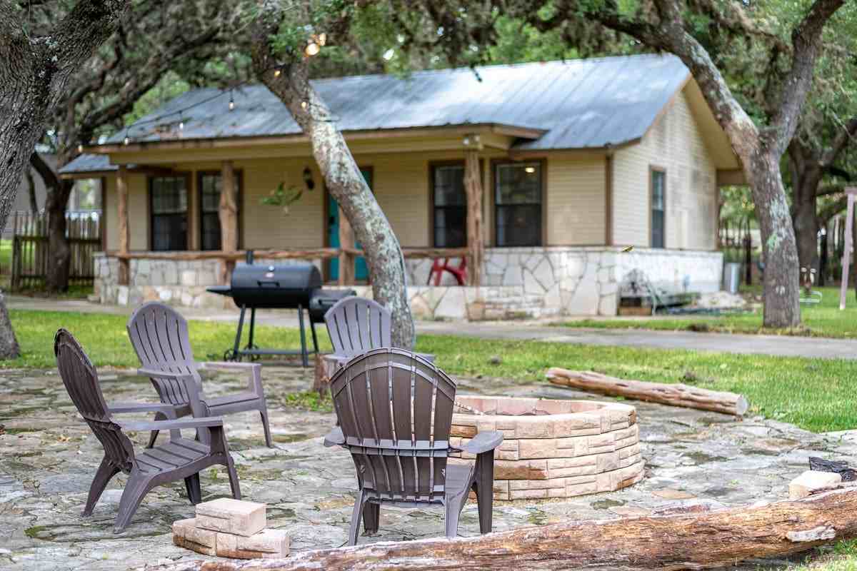 28160 Windwood Dr E #2 - Photo 3 of 14