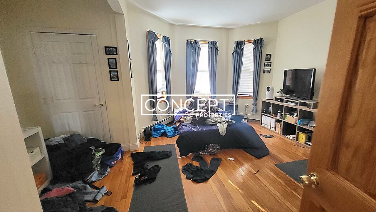 47 Orkney Rd #1 - Photo 3 of 26