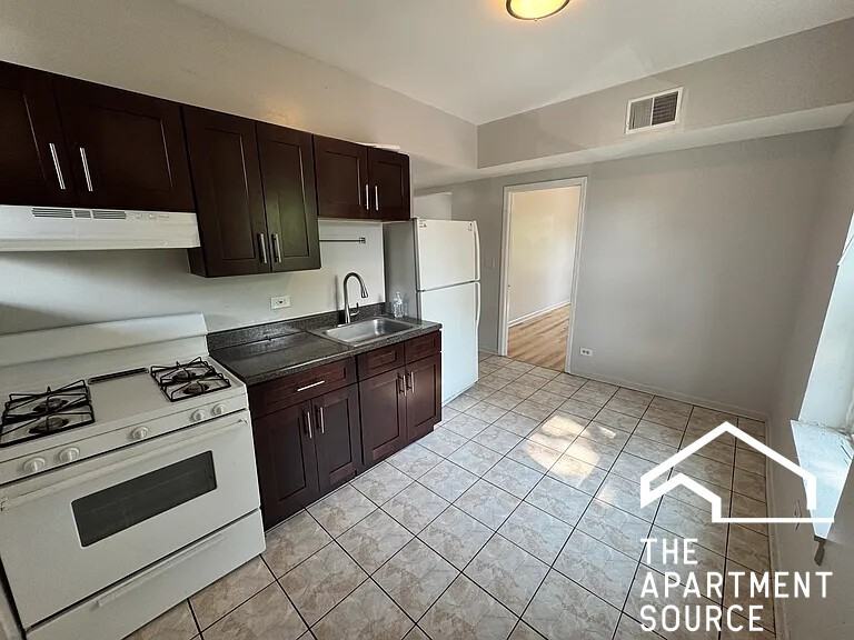 3805 W Thomas St #1 - Photo 4 of 15