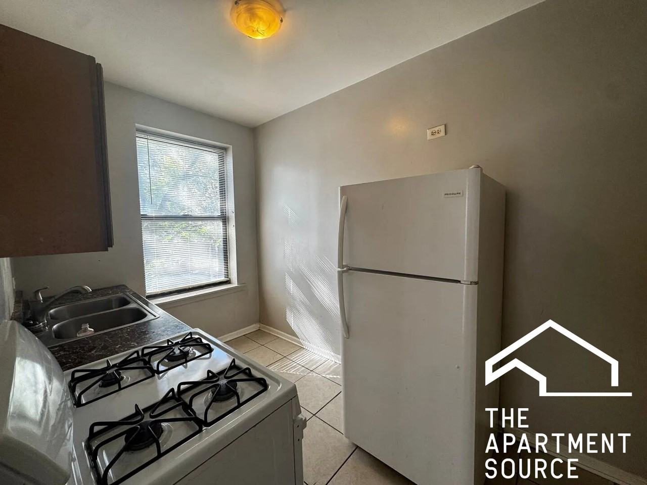 7658 S Marquette Ave #2 - Photo 4 of 11