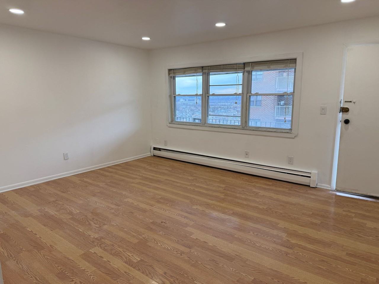 202 12th St #10 - Photo 2 of 8