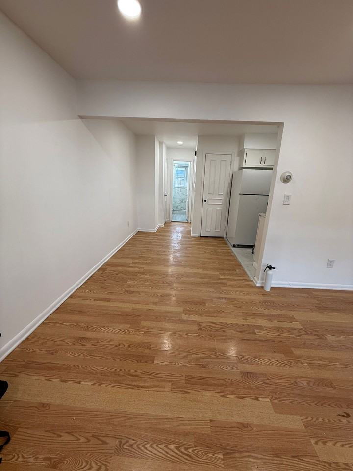 202 12th St #10 - Photo 3 of 8