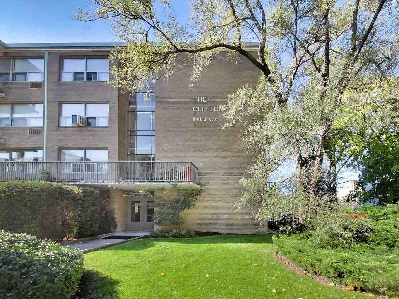 Clifton Manor - Photo 4 of 50