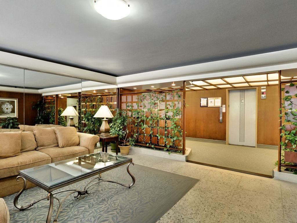 Clifton Manor - Photo 5 of 50