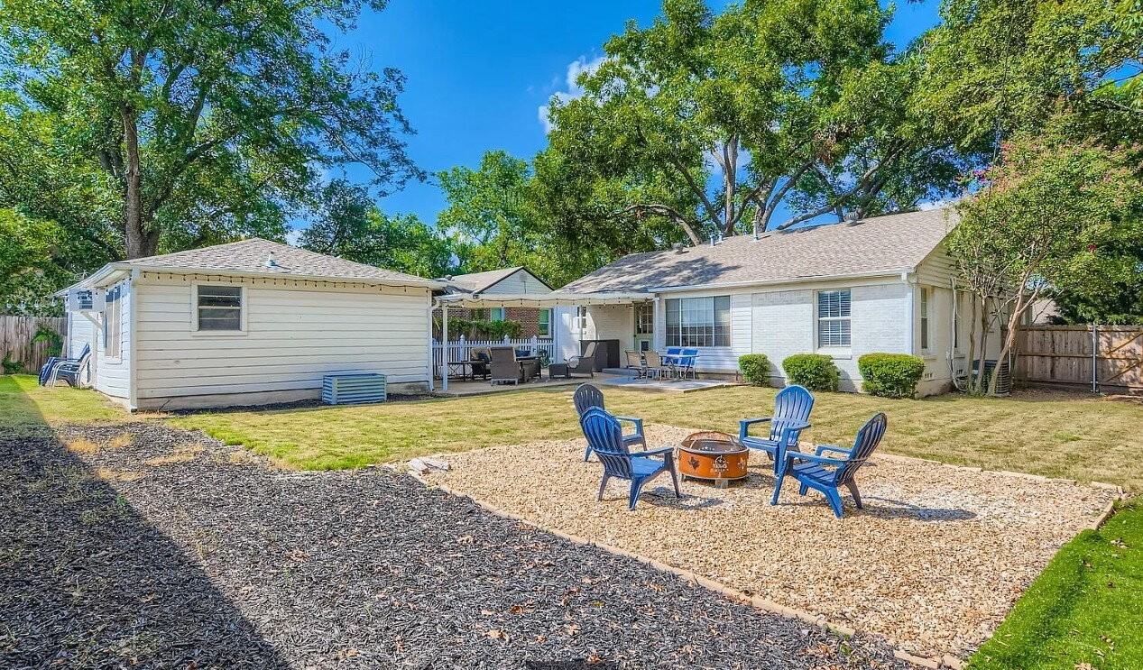 1316 Linden Ln - Photo 3 of 5