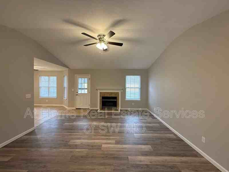 923 W Turnberry Blvd - Photo 2 of 16