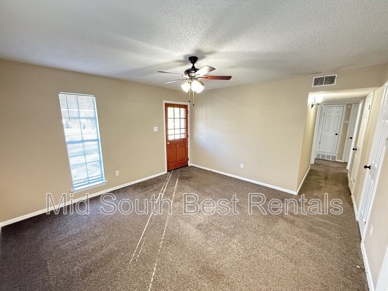 3662 Kerwin Dr - Photo 3 of 16