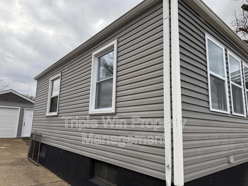 8138 Blanchard Dr - Photo 3 of 31