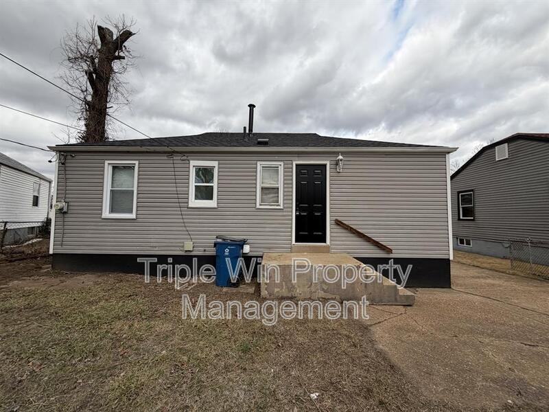 8138 Blanchard Dr - Photo 5 of 31