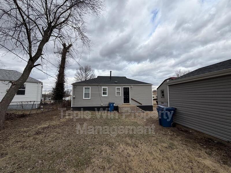 8138 Blanchard Dr - Photo 6 of 31