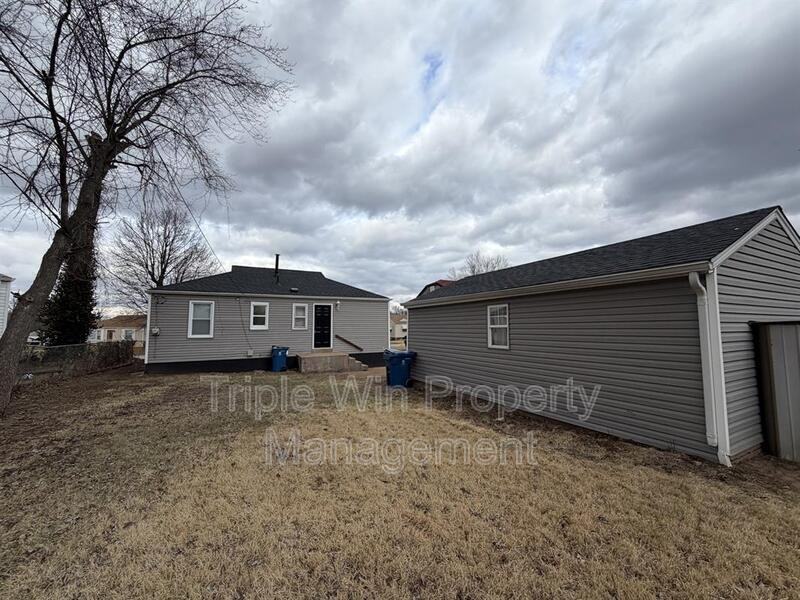 8138 Blanchard Dr - Photo 7 of 31