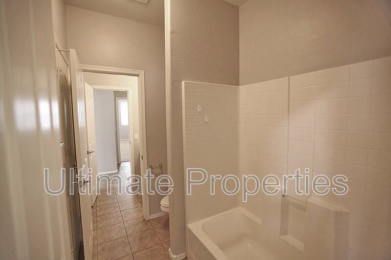 10151 W Hilton Ave - Photo 5 of 10