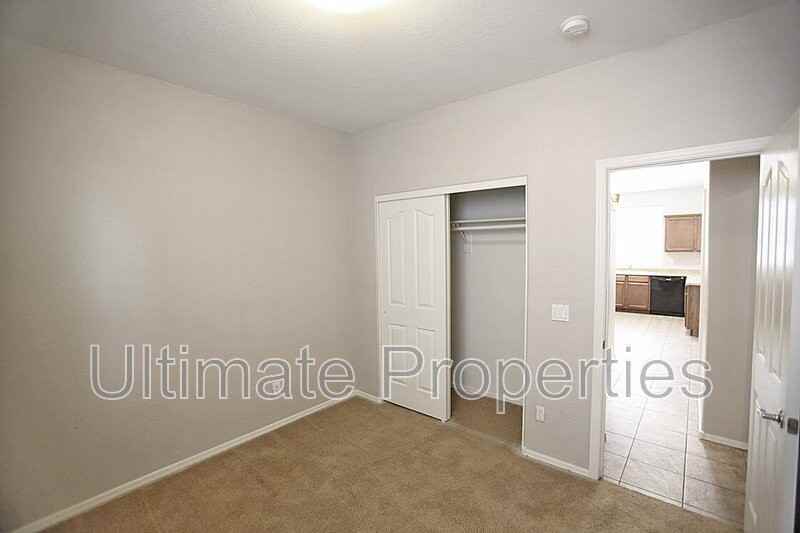 10151 W Hilton Ave - Photo 6 of 10