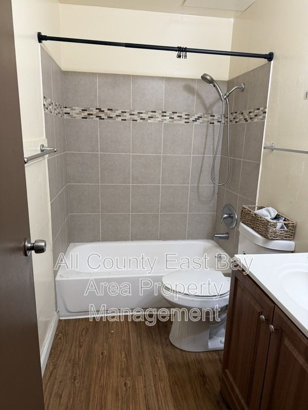 1411 Parker St #1 - Photo 5 of 11