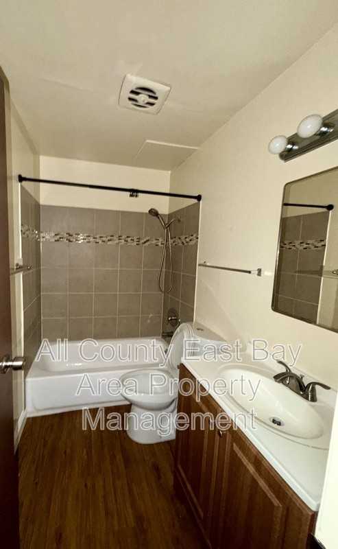 1411 Parker St #1 - Photo 6 of 11