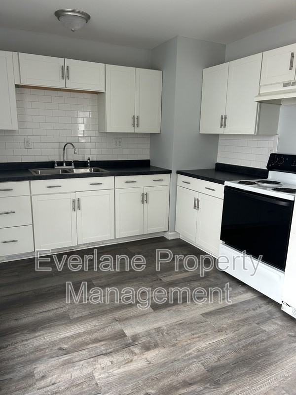 6713 E 52nd St - Photo 2 of 17