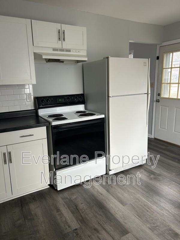 6713 E 52nd St - Photo 3 of 17